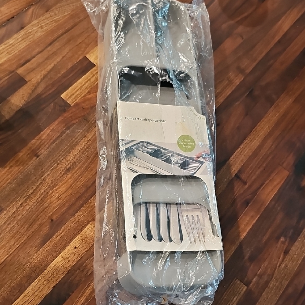 NWT Compact Cutlery Drawer Organizer Kitchen Silverware Storage